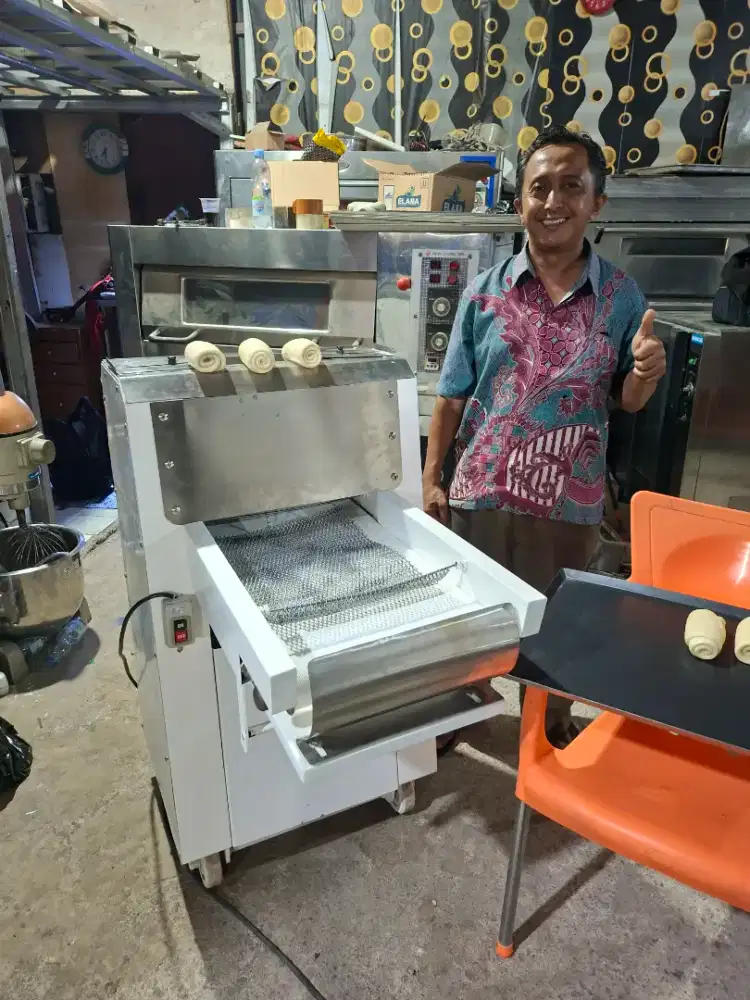 Mesin dough moulder short  gulung roti tawar merk Chanmag Taiwan