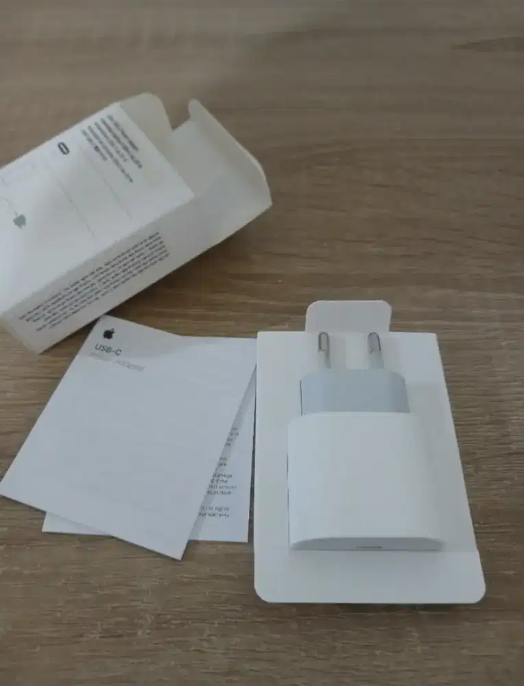 USB-C 20w power adapter apple