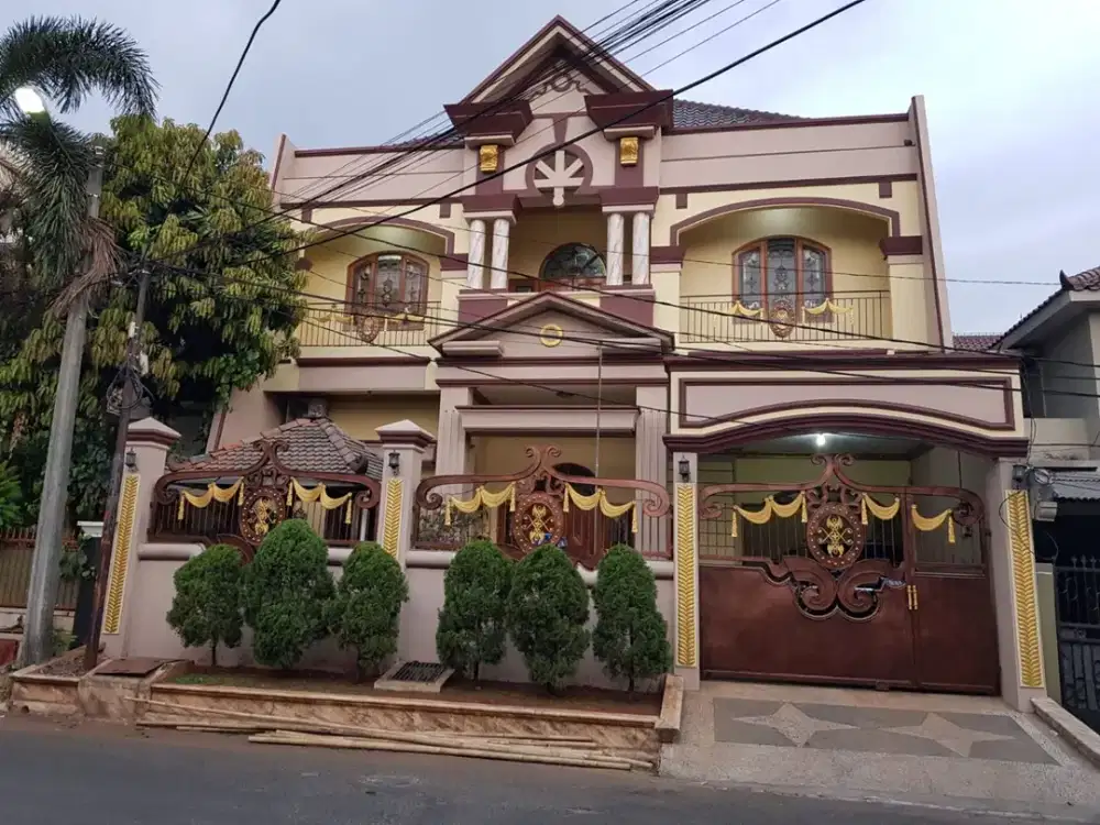 Dijual Rumah 2 Lantai Siap Huni Lokasi Strategis di Taman Laguna Cibubur