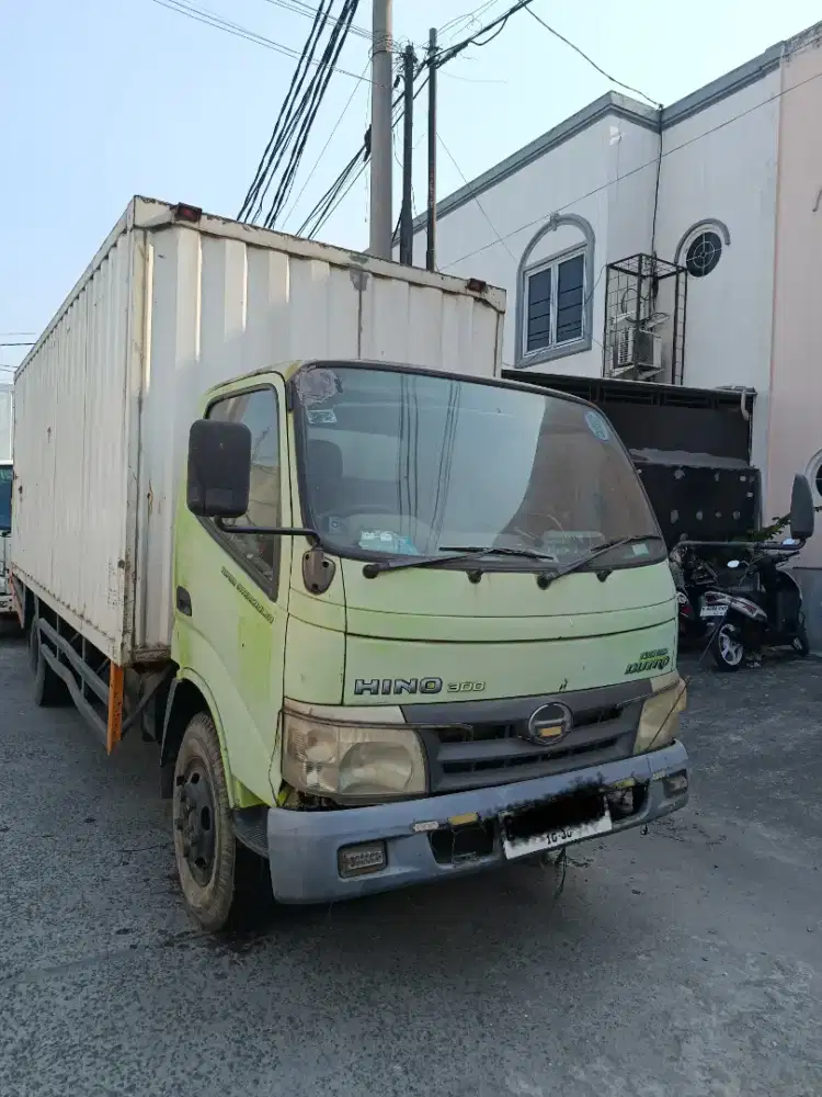Hino Dutro 300 Box Besi / alumunium 2012 Double 6 ban Siap Kerja