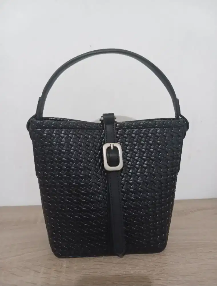 Tas Bellezza free titanium jewelry