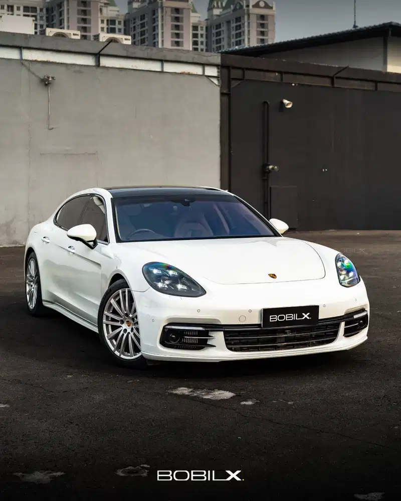 NIK 2018 Porsche Panamera 4S  White on Beige