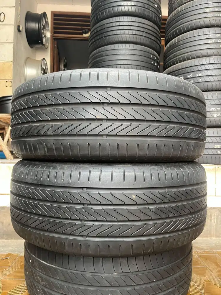 Ban Continental Premium Contact C 235 50 r19 2Pcs