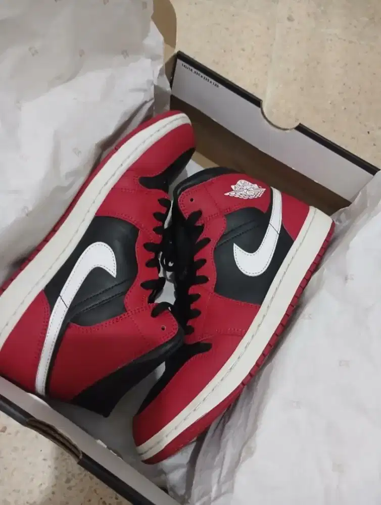 Sepatu Air Jordan 1 Mid