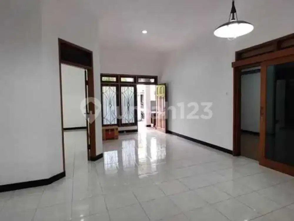 Rumah terawat nego saja BU! area Manyar Klampis surabaya