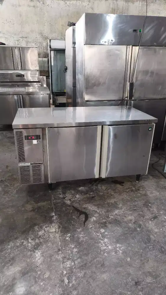 Undercounter chiller 

Merk HOSHIZAKI 
Model RTC-150MDA
Uk 150×75×85