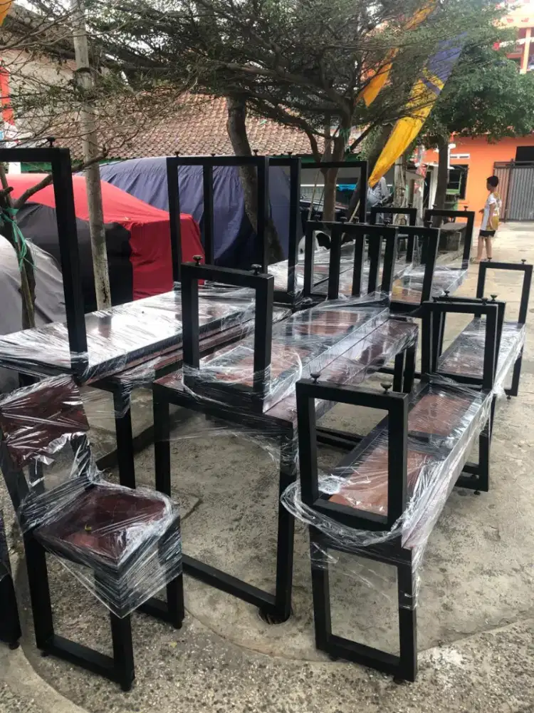 Meja Kursi Cafe Minimalis - Siap untuk Tempat Usaha