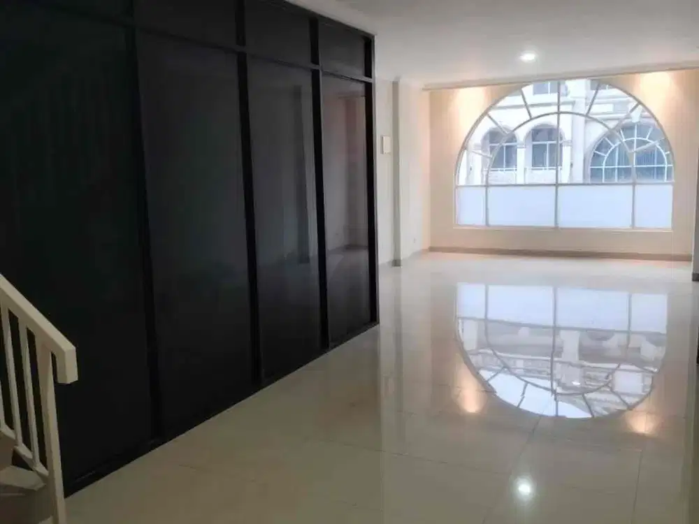 Disewakan ruko full 3 lt, panjang 13 meter Blok rrg, galaxy bekasi