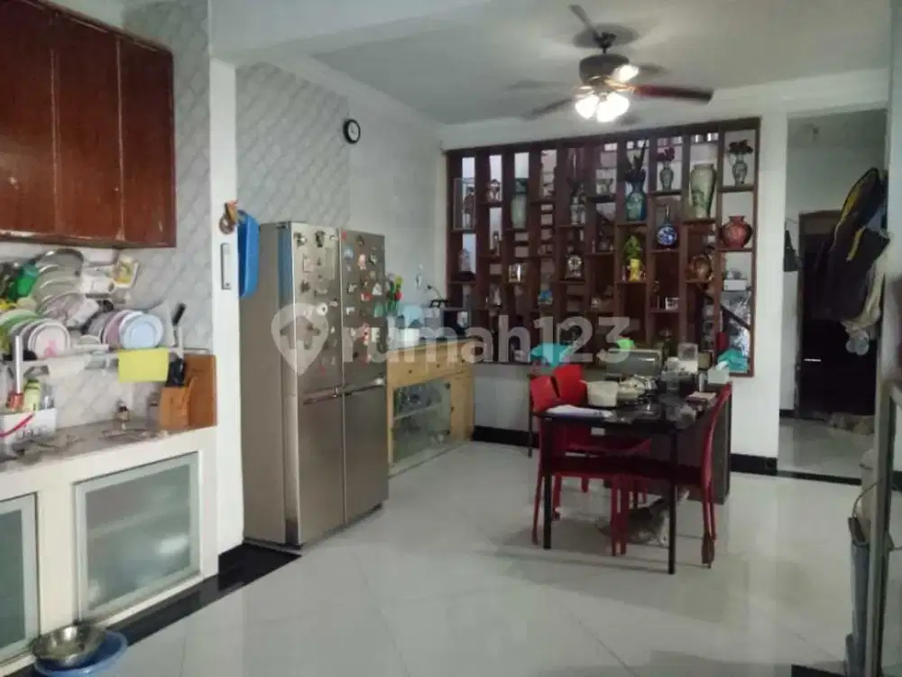 Ini sudah di renov baguss!! Granit 80x80!! Row jalan double way lebar @rungkut nirwana merr purimas jemursari kendangsari