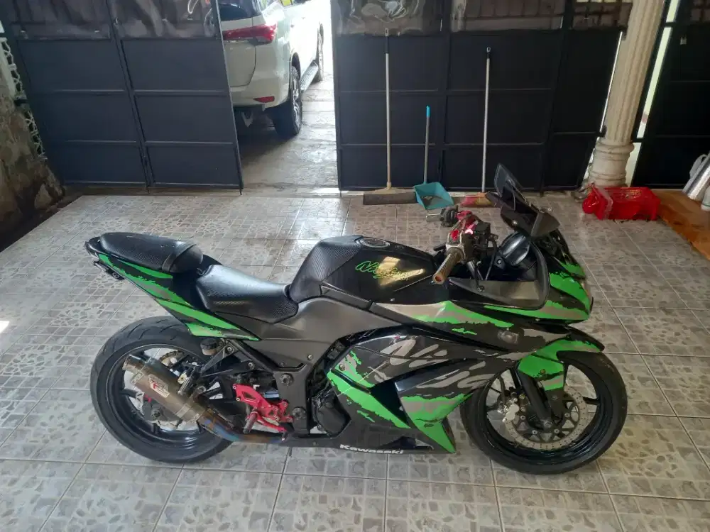 Kawasaki Ninja 250 Hitam