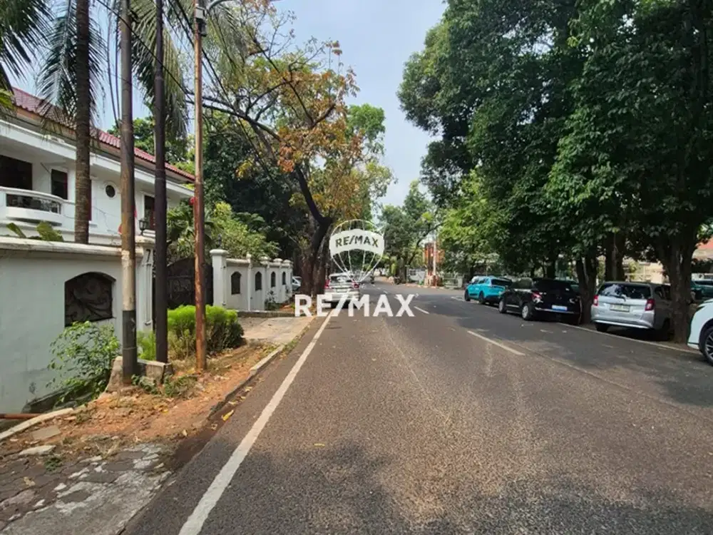 DIJUAL TANAH DAN BANGUNAN DI DAERAH PAKUBUWONO KEBAYORAN BARU JAKSEL