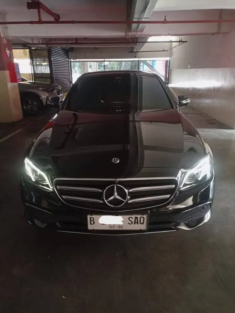 MERCEDES-BENZ E300 (2019)