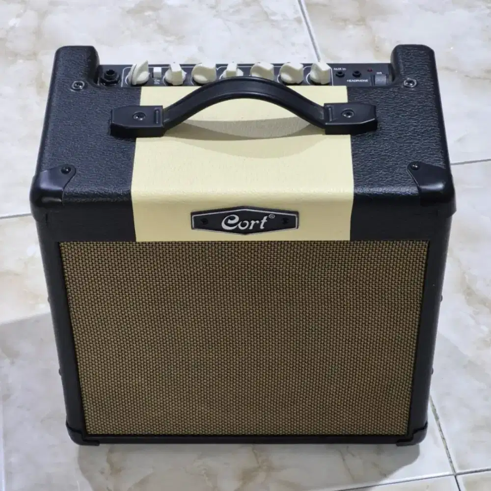Cort Guitar Amplifier CM15R - like new