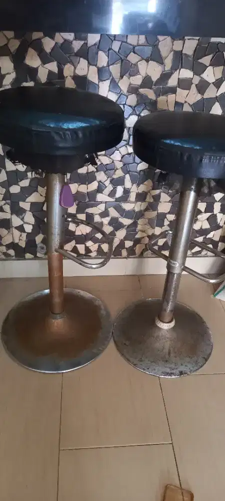 Kursi meja bar bisa di putar putar