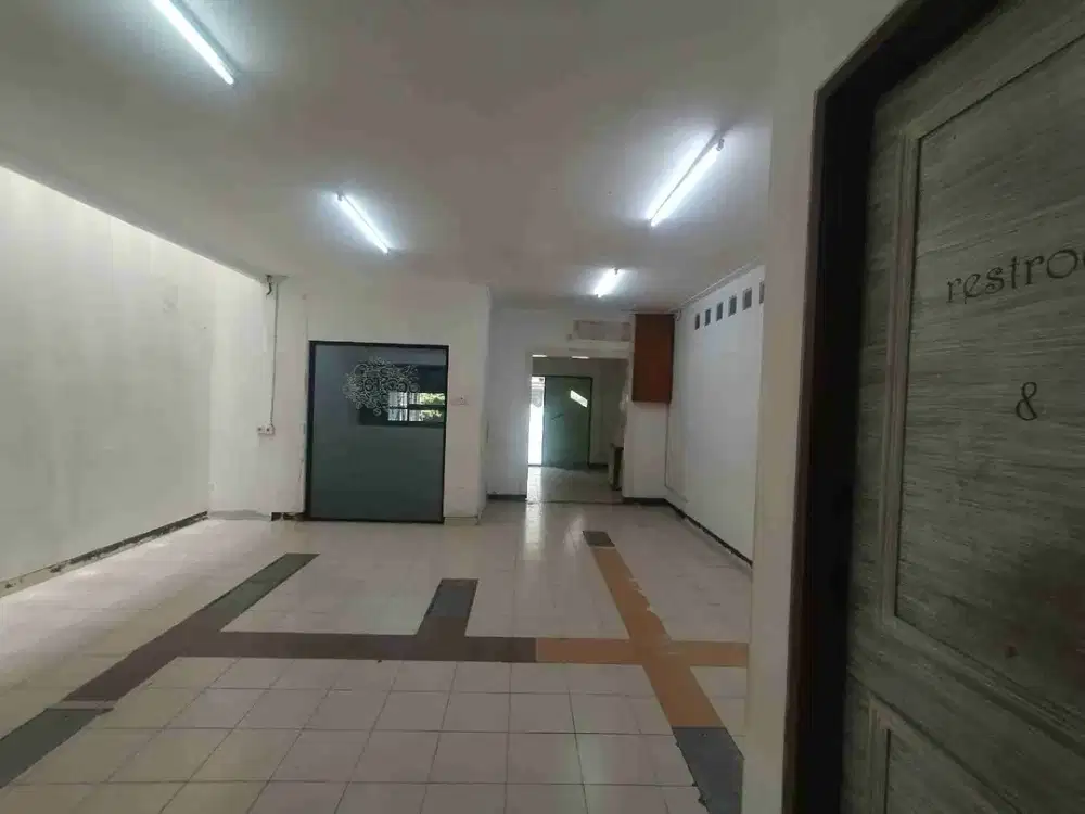 Disewakan ruko 1 1/4 lantai hadap Selatan cocok buat resto, Cafe, kantor
