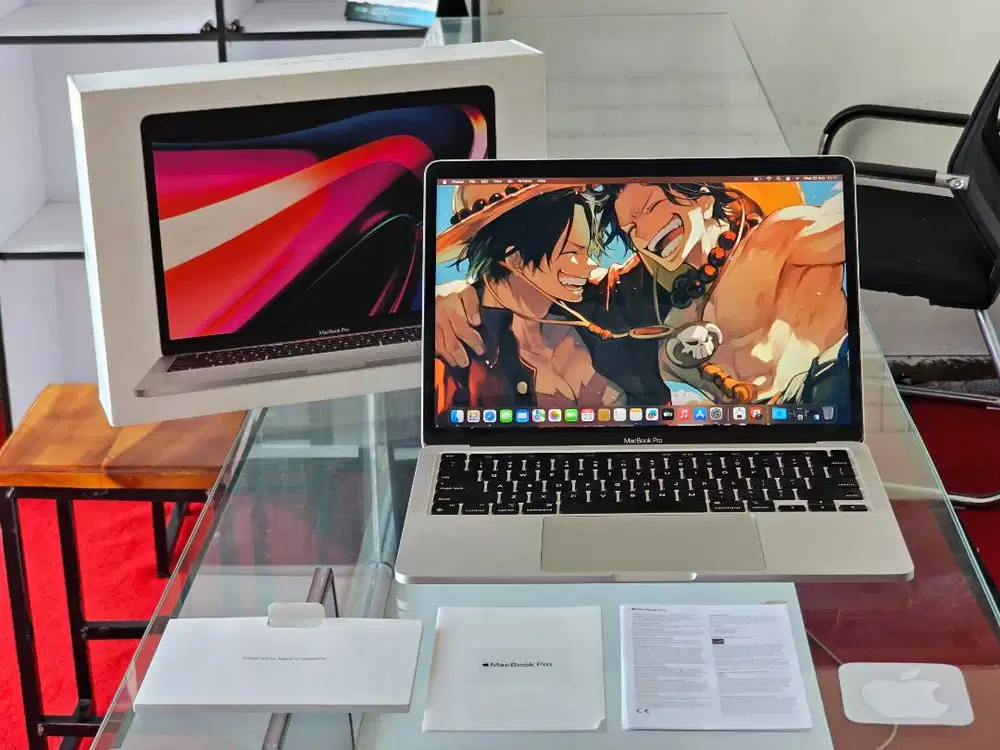MacBook Pro 2020 13 Apple M1 Chip 8 GB RAM 256 GB SSD Ex Garansi Resmi
