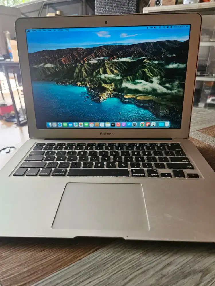 Macbook air 13 early 2015 msh mulus batre normal siap pake