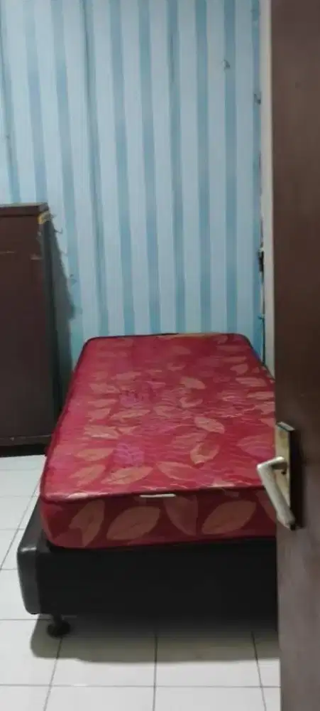 Dipan alas kasur