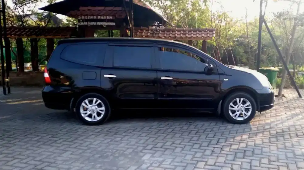 Grand Livina XV matic 2011 murah