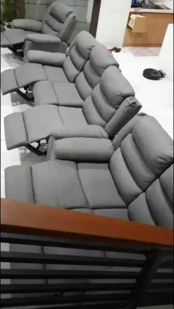 Jual murah sofa recliner spt foto masih bagus harga 16.800.000 bs nego