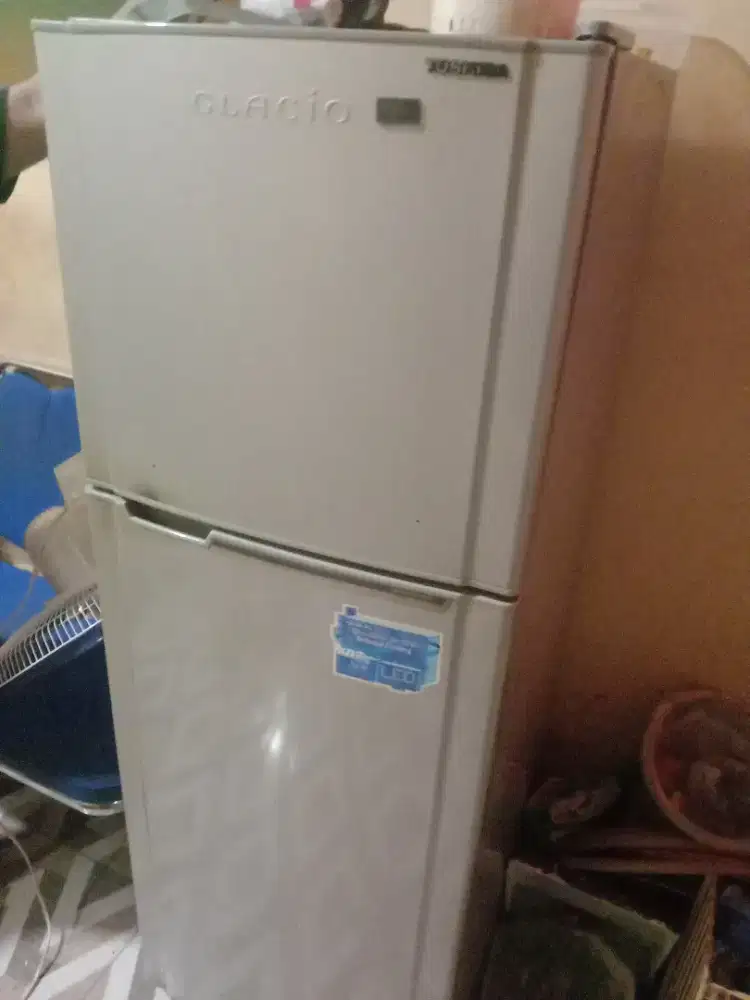 Kulkas Toshiba 2 pintu Masi layak pakai