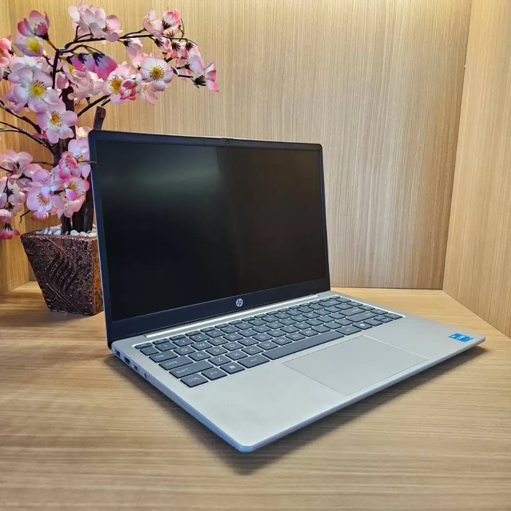 Laptop HP 14 EP0321TU Intel Core i3 1315U 4GB SSD 512GB