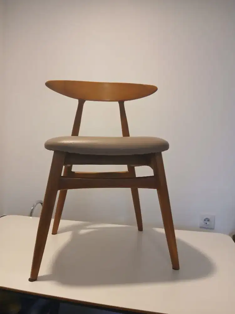 Kursi prloved Mid-Century Modern deng