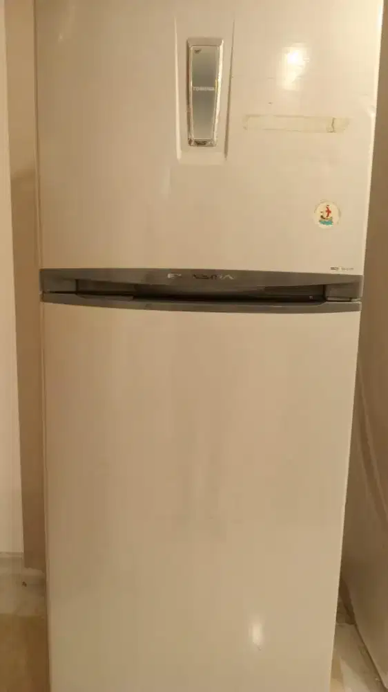 JUAL CEPAT Kulkas Dua Pintu (Atas & Bawah) Merk TOSHIBA GR-N37ET