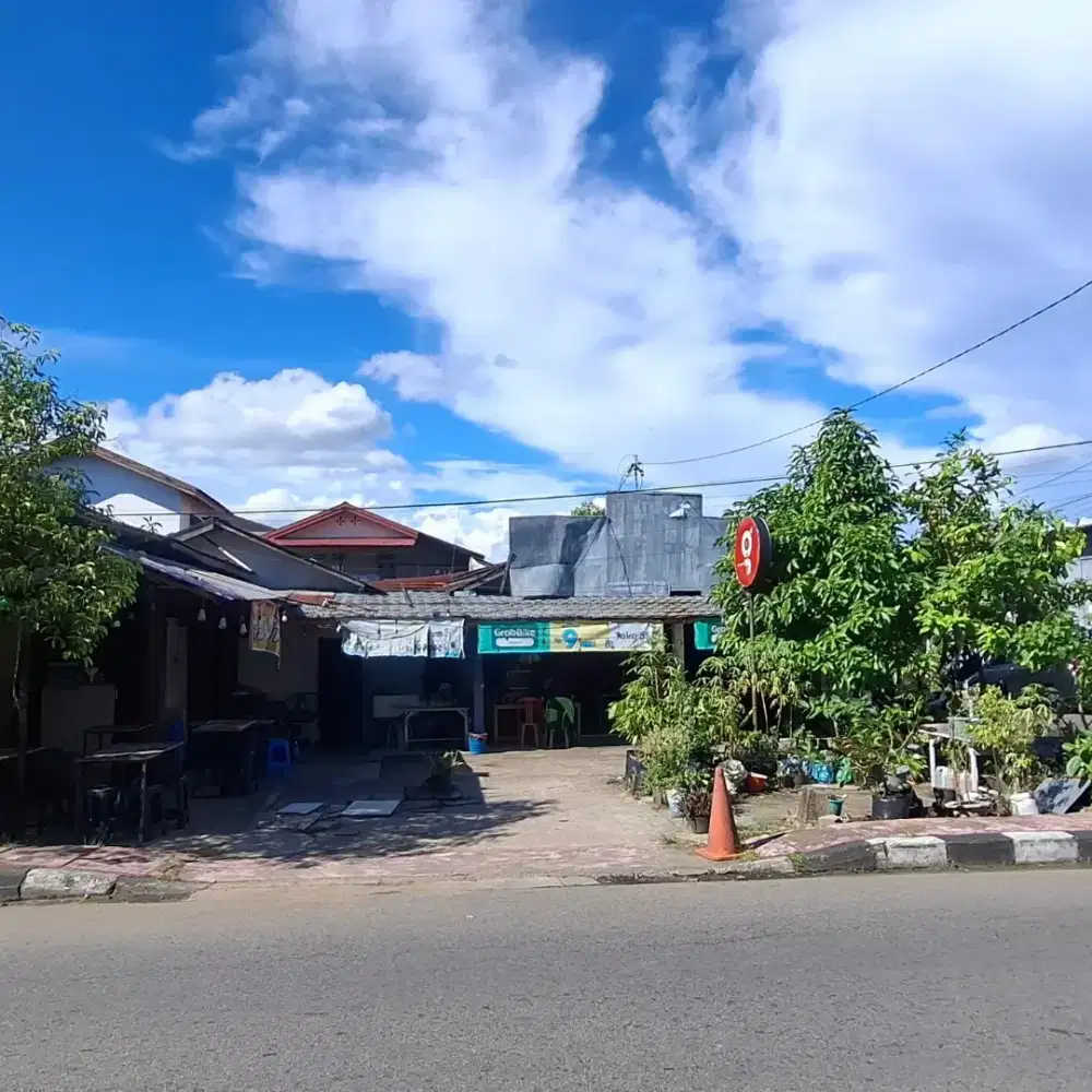 tanah tepi jalan