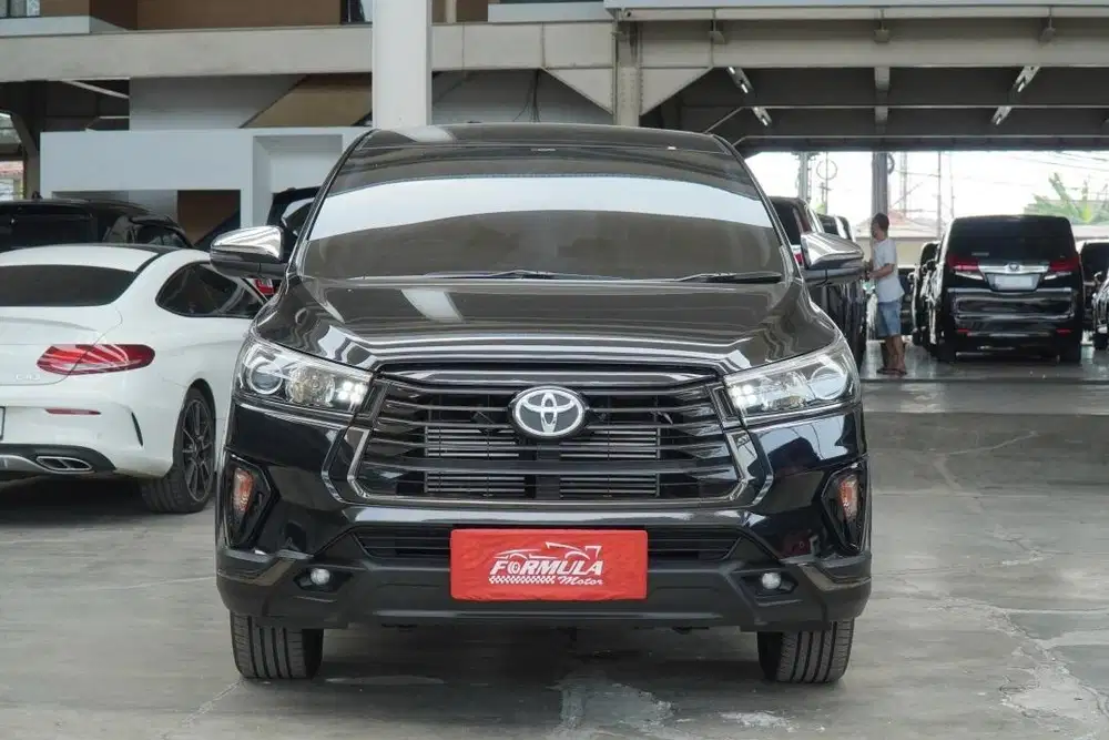 Toyota Kijang Innova 2.4 Venturer AT 2022 Hitam