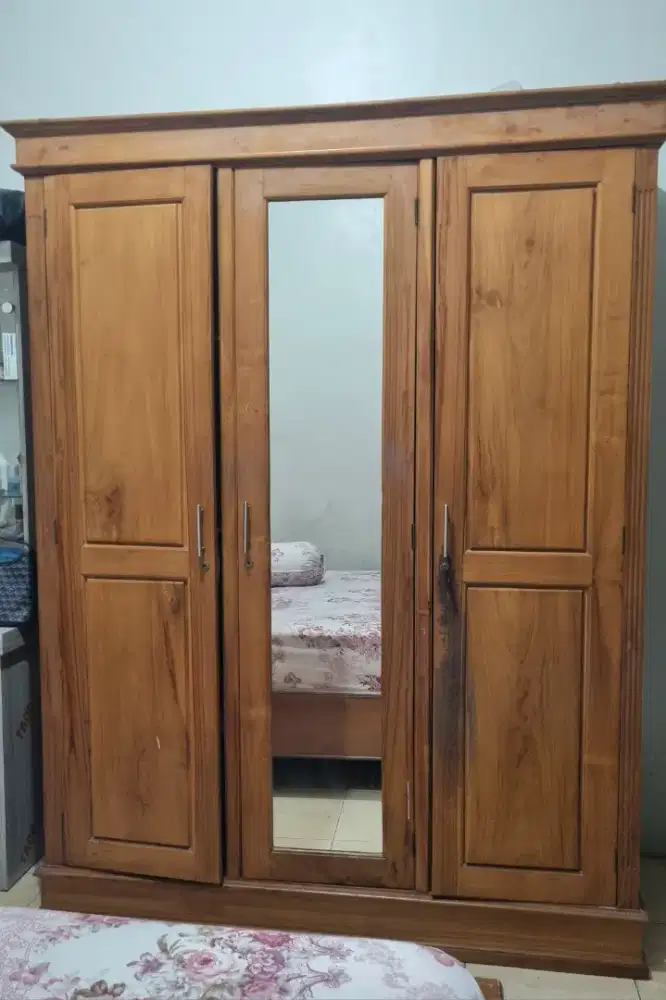 Lemari dan bufet jati