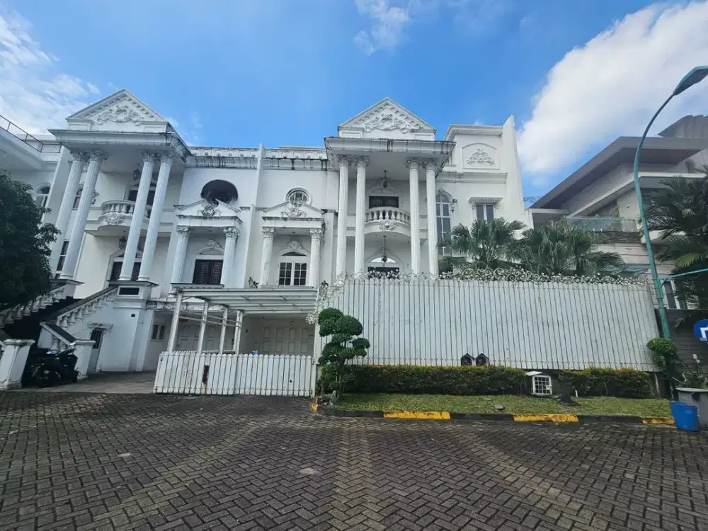 Dijual Villa The Palace Residence Jalan Mustang Medan Polonia