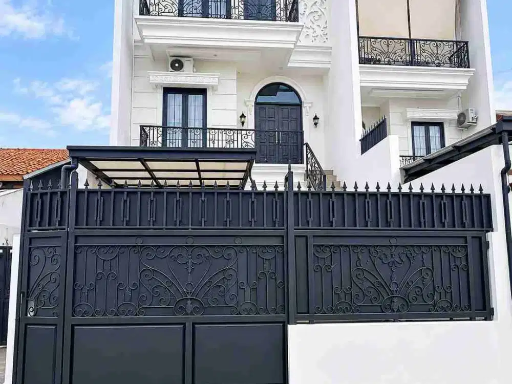 Rumah Cantik Fully Furnished 3 Lt di Pejaten,