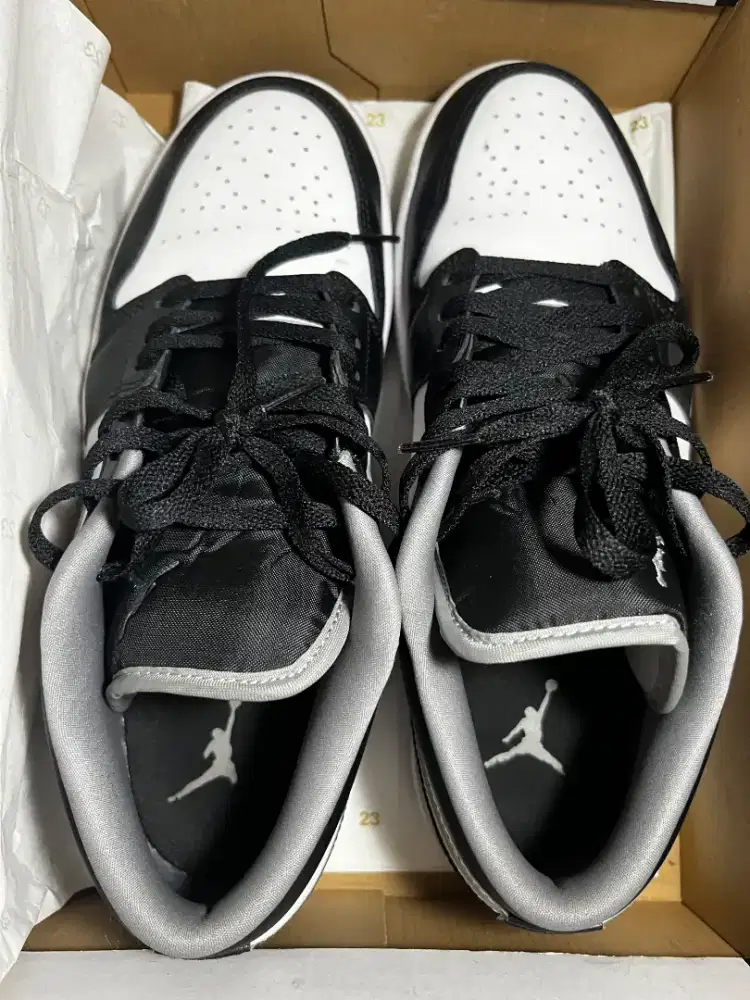 DIJUAL SEPATU JORDAN SIZE 42,5 ORI BAGUS