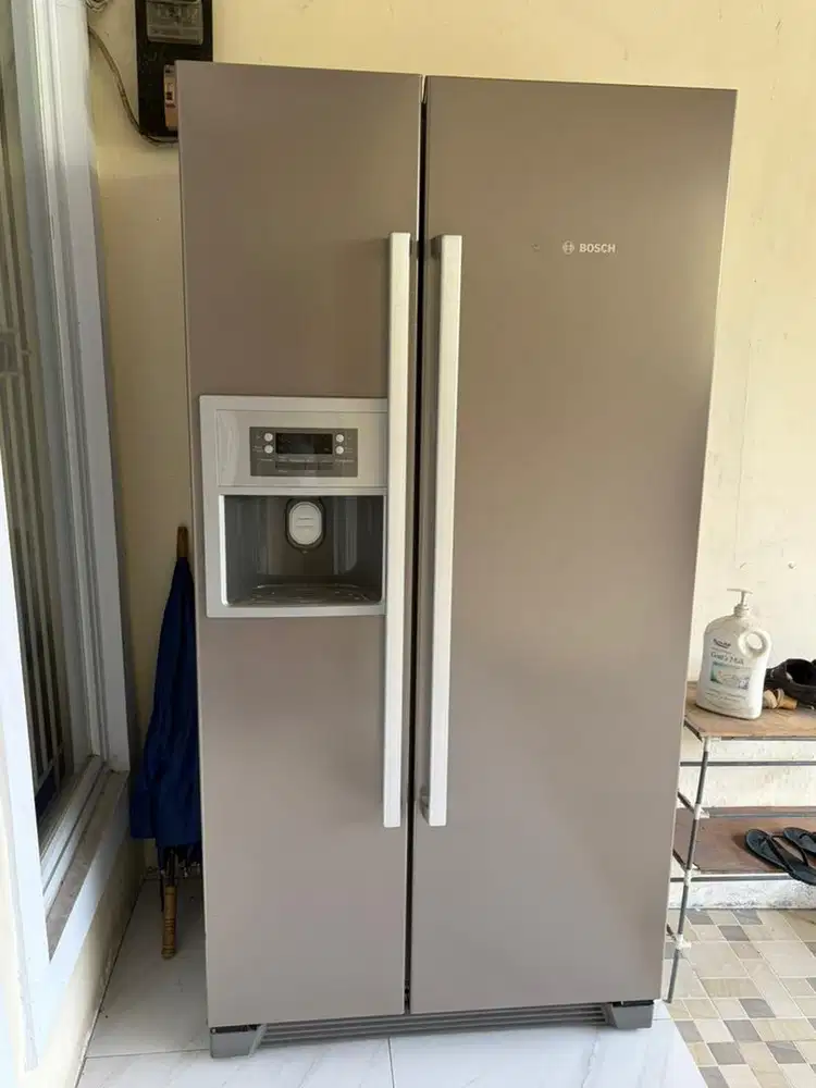 lemari  es kulkas 2 pintu bosch 687 liter