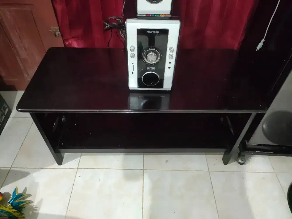 Meja ruang tamu
