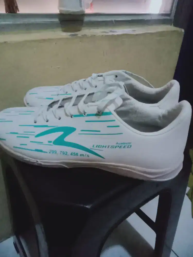 Jual cepat sepatu futsal light speed