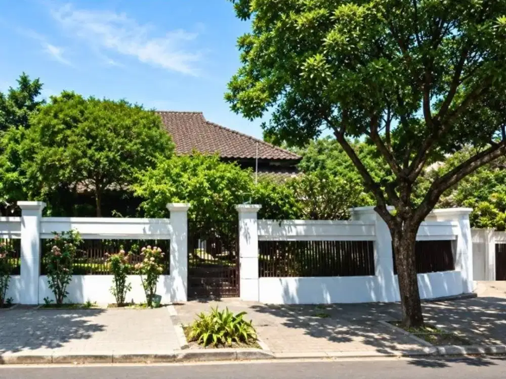 Dijual Rumah Hook Gayungsari Halaman Luas, Strategis Dekat A. Yani