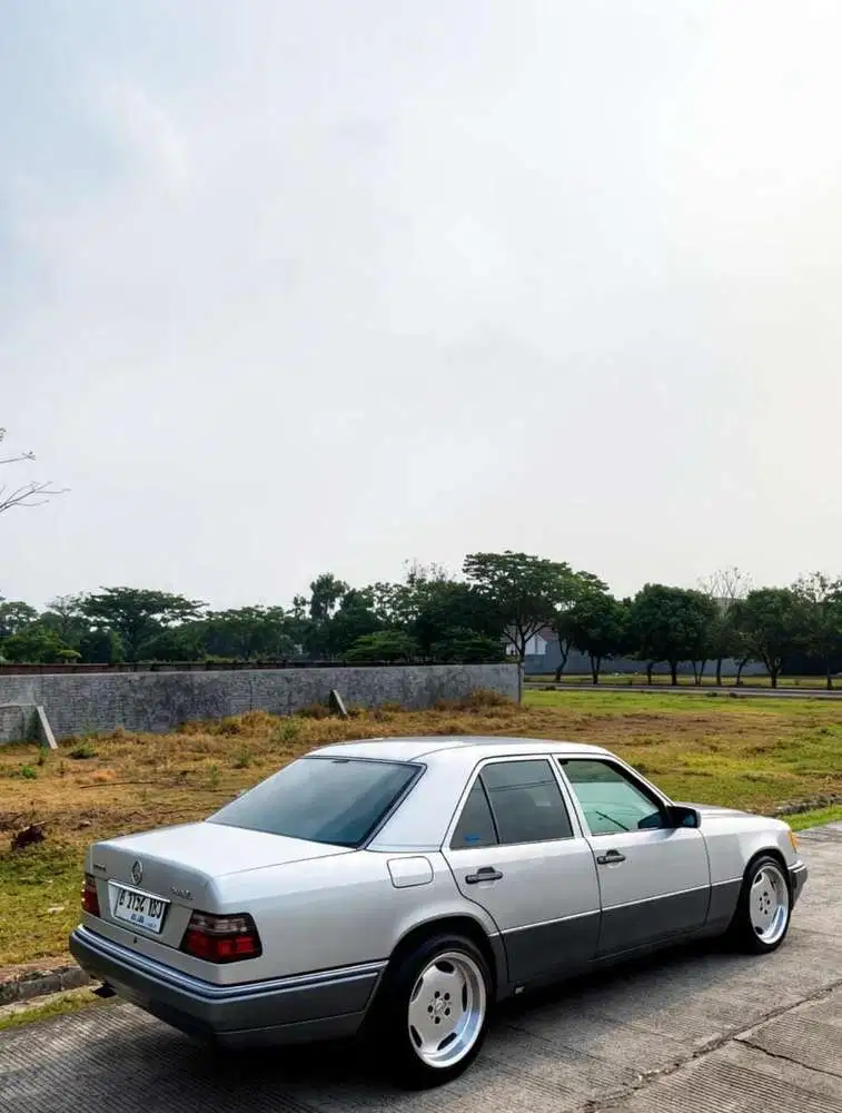 Mercedes-Benz E220 1995 Bensin