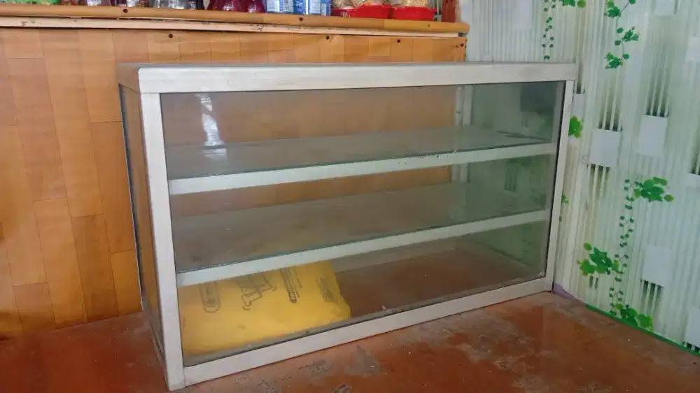 Etalase Bekas 84x50