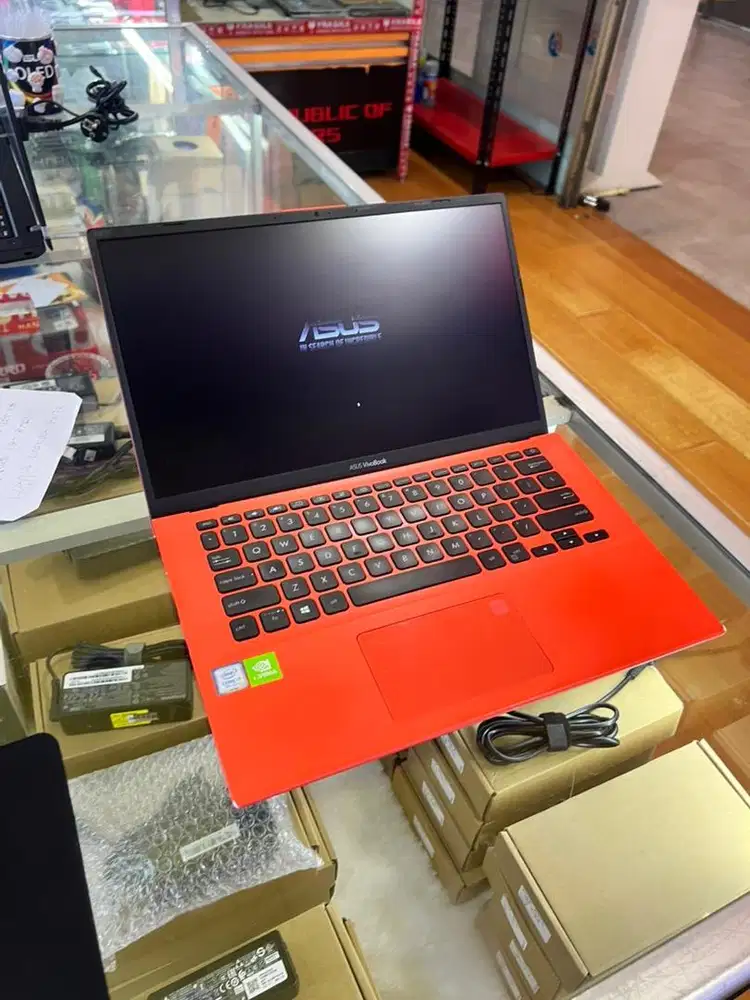 Laptop Asus intel i3-8145u/8gb/256gb/Vga NVIDIA