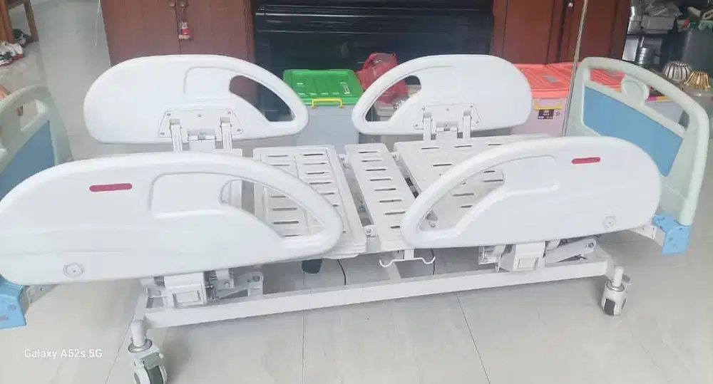 Guys, aku mau jual hospital bed (used) brand Sella