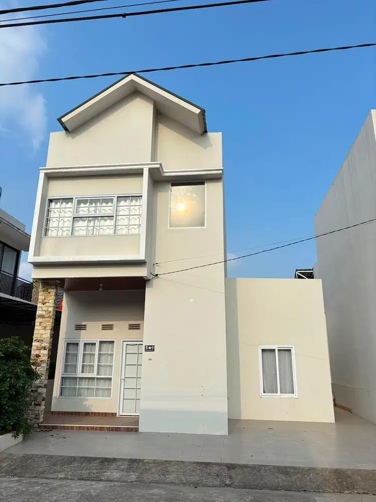 Disewakan Townhouse Semi Furnished