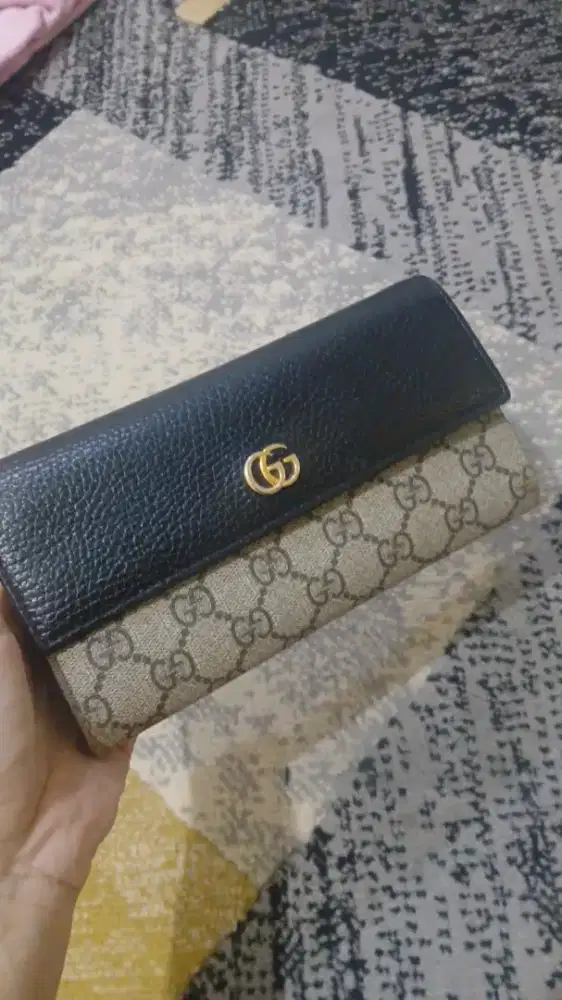 Gucci wallet for sale