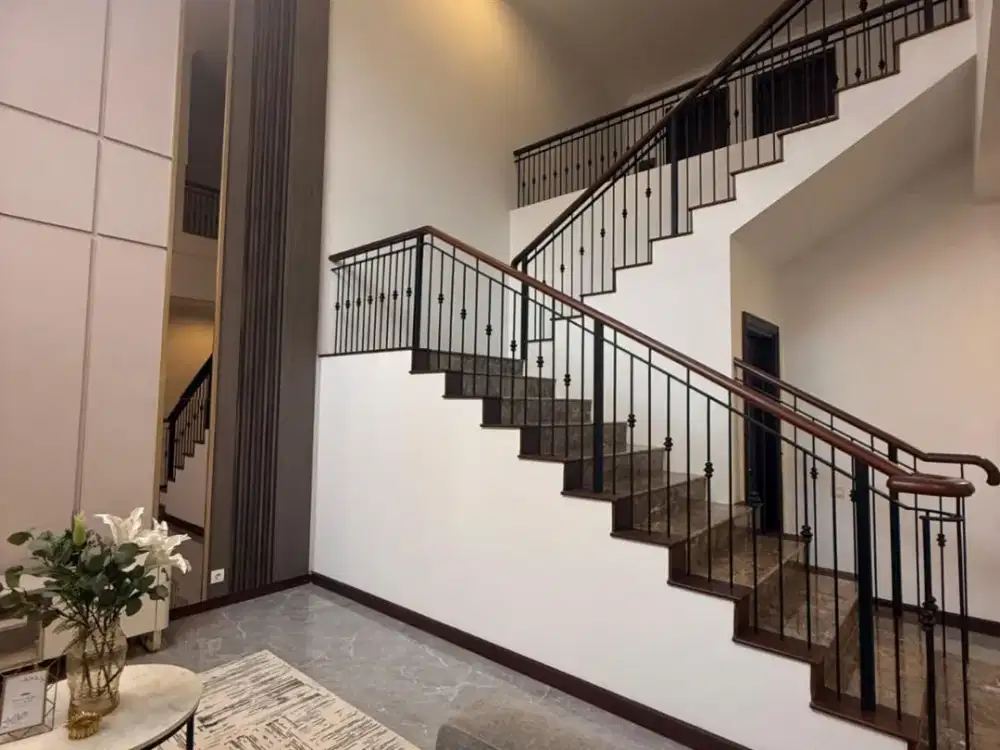 Rumah Interior BARU MEWAH Di Blok Favorit Graha Famili (DT)