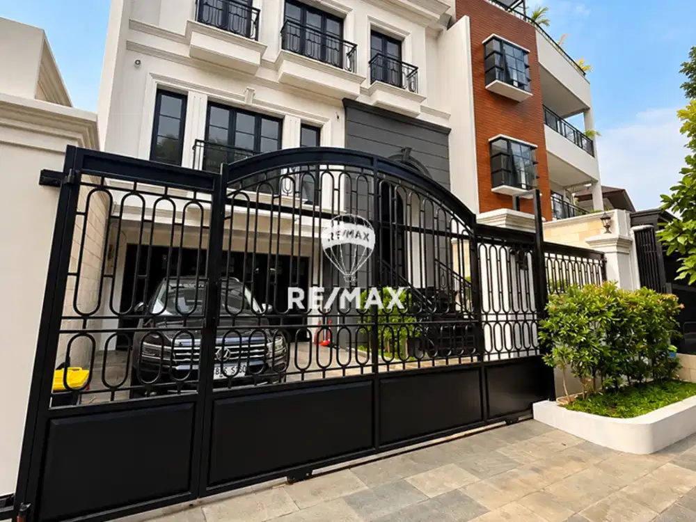 DIJUAL RUMAH MEWAH BRAND NEW 4 LANTAI, MEZZANINE + PRIVATE LIFT DI KEBAYORAN BARU JAKARTA SELATAN