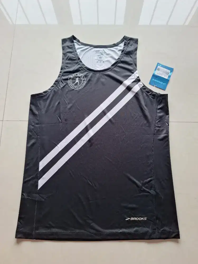 Kaos lari hitam Brooks S