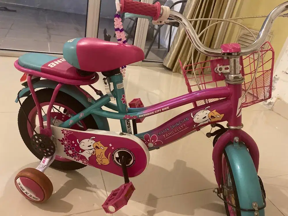 Sepeda anak warna pink bnb