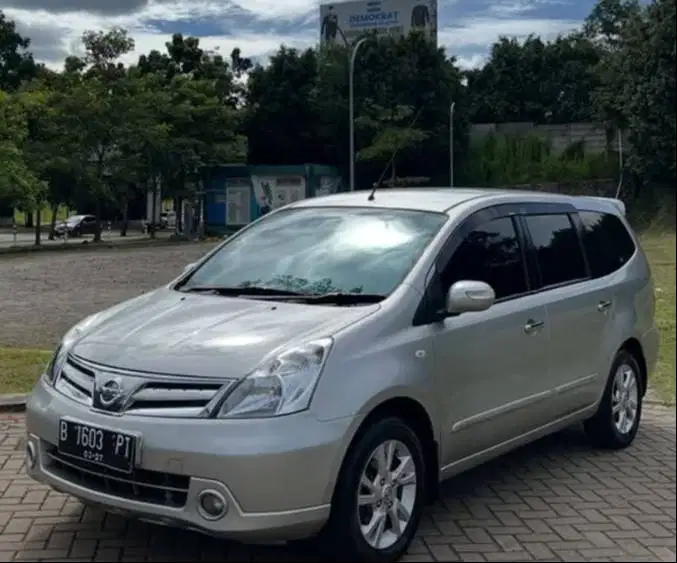 Nissan Grand Livina Ultimate Tahun 2012 Automatic