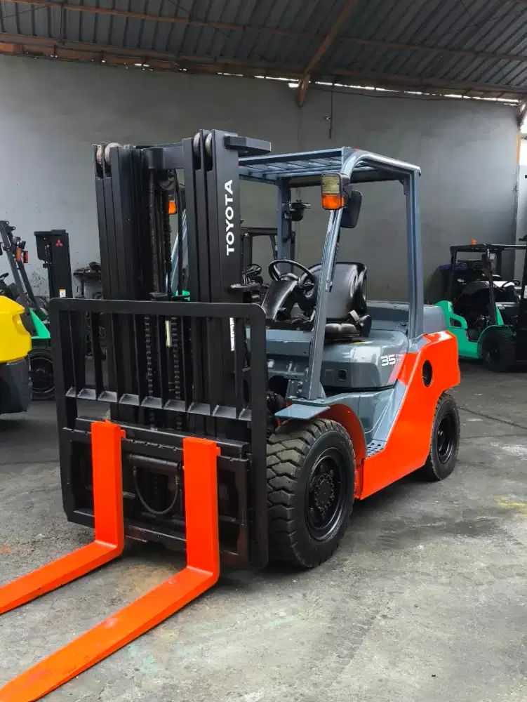 Forklift Toyota 3,5 Ton,Matic,Threelift,Sideshif,8FD35N,Tahun 2015